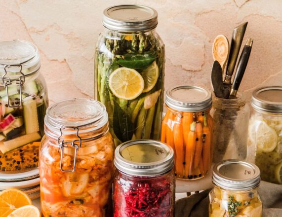 USING HONEY IN FOOD PRESERVATION: FERMENTATION, PICKLING, AND PRESERVES